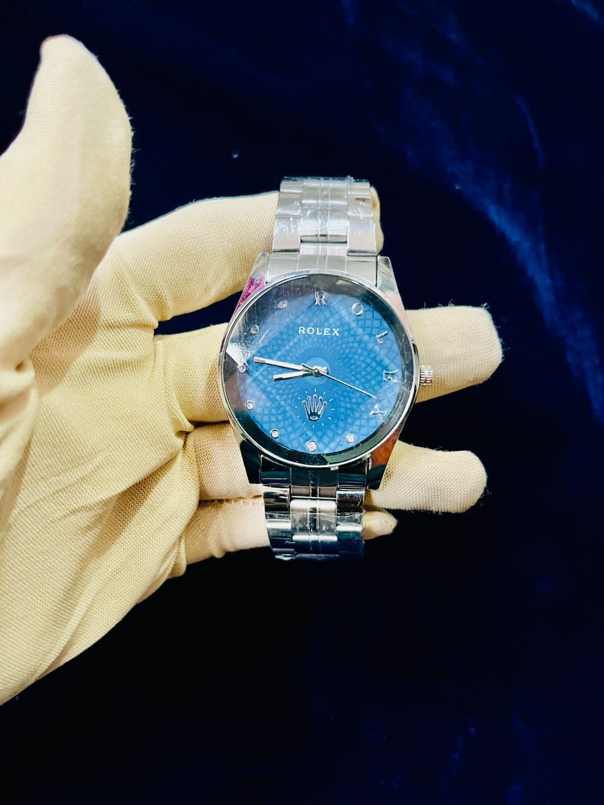 WhatsApp-Image-2025-12-22-at-9.06.27-PM.jpeg Men Luxury Watch Blue Textured Dial Steel Chain - Image 1