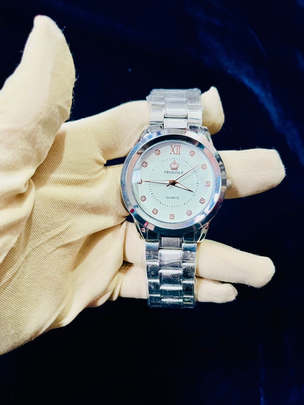 WhatsApp-Image-2025-12-22-at-9.06.30-PM.jpeg Men Elegant Watch Silver Dial Steel Chain - Image 1